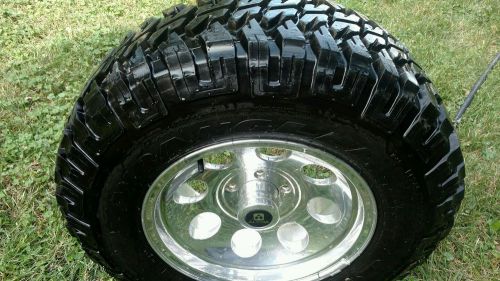 Rare origanal tomb raider tj jeep alcoa wheel and tire