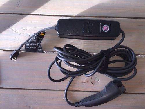 Oem electric car ev charger - battery charger - 120v, 60hz, 12a, 1440w - fiat