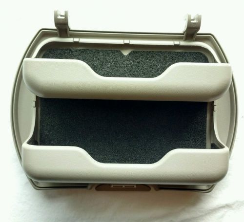 2002-2007 buick rendezvous overhead console eyewear sunglasses holder gray
