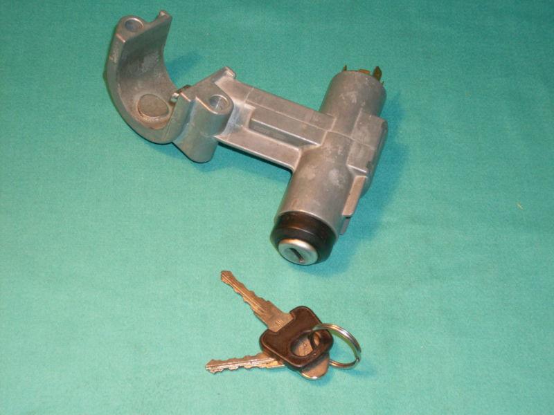 Ignition switch with 2 keys  vw passat typ 32 / audi 80  typ 80   321905851a