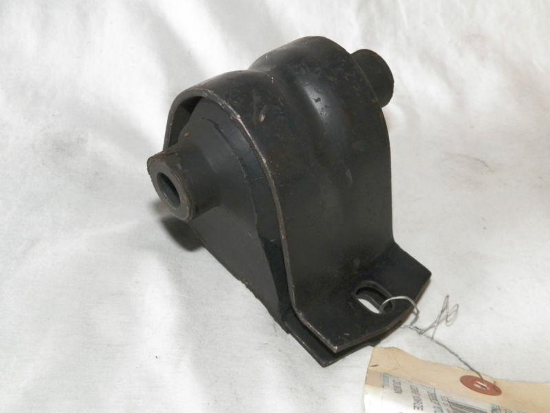 New mopar front right motor mount 91 92 93 94 95 jeep yj wrangler 2.5l 52017534