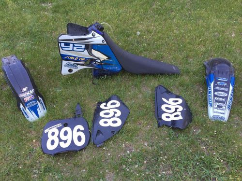 Yamaha yz125 plastics tank seat yz 125 fenders number plates shrouds 2000
