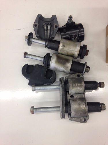 Suzuki motor mounts (upper) pn 54130-93j01 / (lower) pn 54160-93j01.