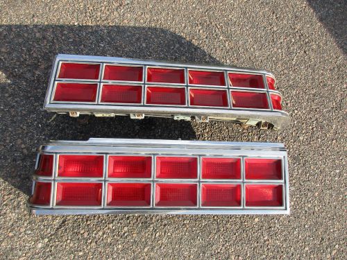 1978 pontiac boneville left and right side tail lights