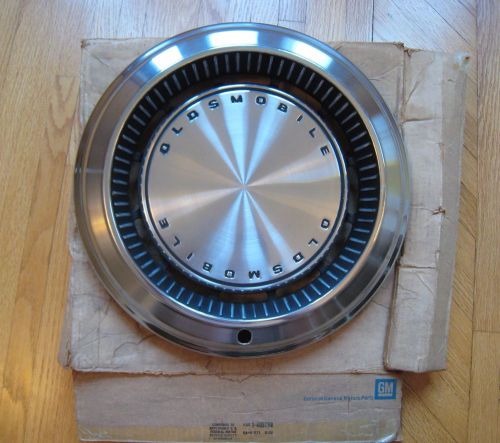 Nos 1970 oldsmobile delta 88 98 hubcap - wheel cover 405198