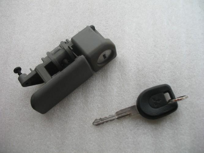 1999 mitsubishi galant glove box compartment handle gray with key 99 00 01 02 03