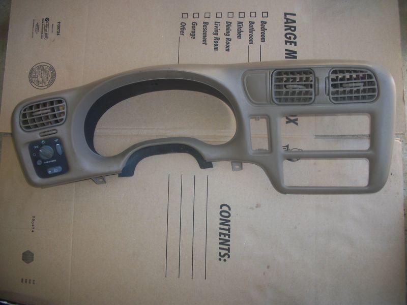 98-02 bravada jimmy blazer s10 center dash bezel trim radio surround tan switchs