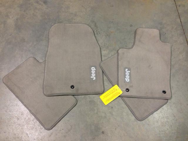 2011-2014 jeep grand cherokee mopar grey carpet floor mats  82212176ab 
