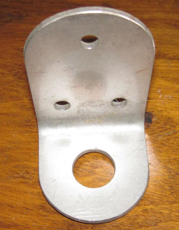 Vhf antenna bracket