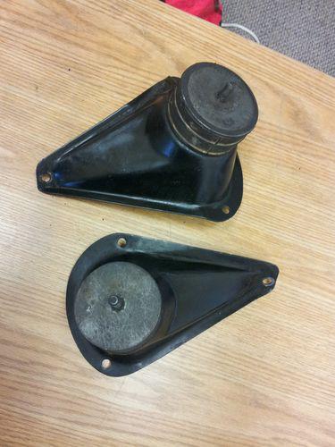 Jaguar 1990 91 92 xj6 4.0  right and left motor engine mount with bracket