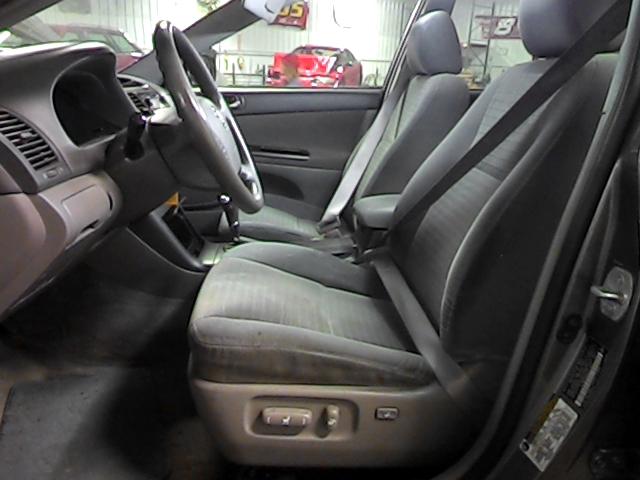 2006 toyota camry front driver seat belt latch only gray