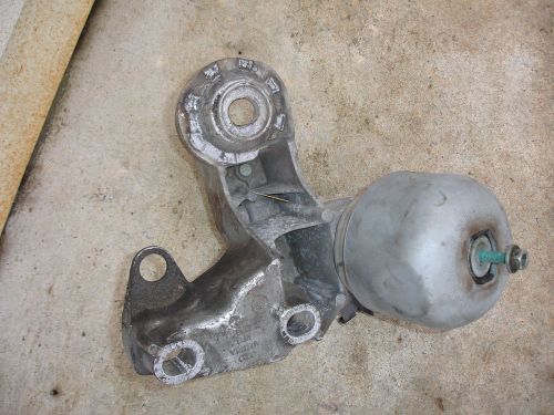 B5 vw passat rf motor mount bracket/bushing absorber