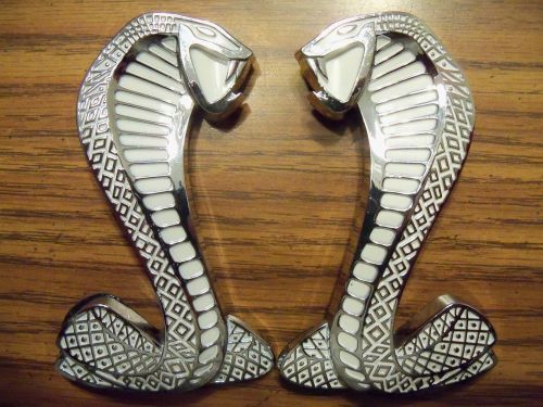 2007-2014 mustang shelby gt500 cobra fender emblem-pair (white/chrome) by ksr
