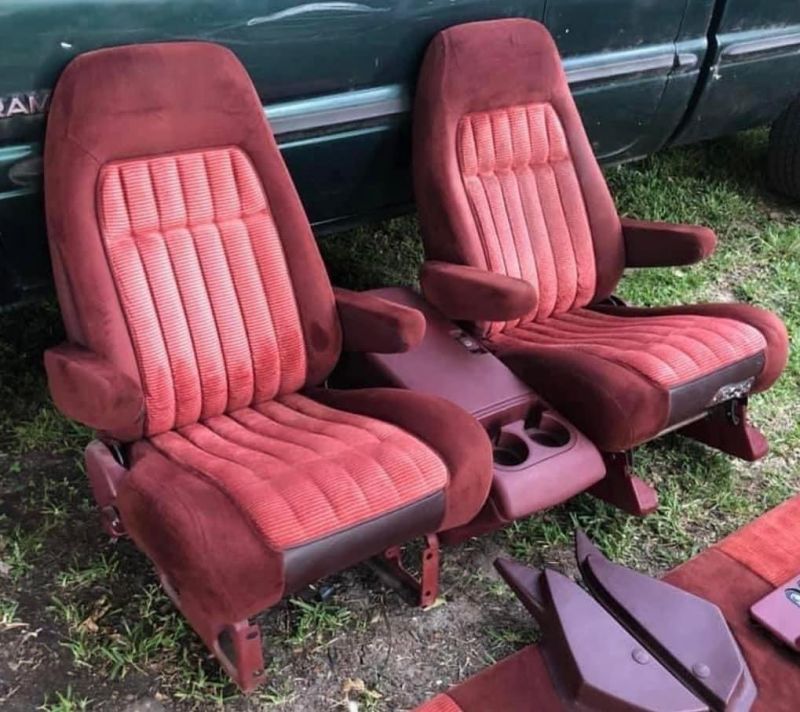 88 to 94 maroon obs parts( seats , door panels) 