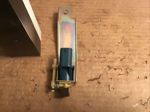 1981 buick riviera electra lesabre w/307cu egr solenoid nos