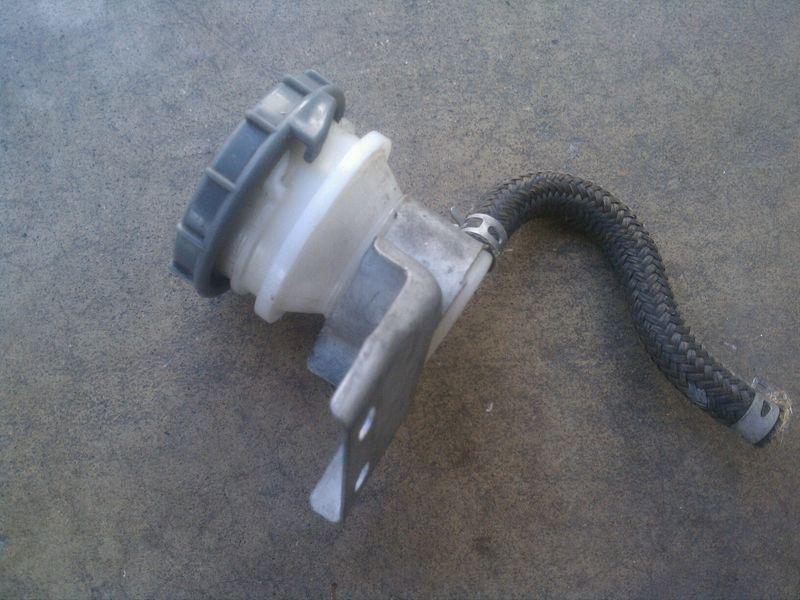 Purchase 9401 Acura Integra GSR Clutch Cylinder Reservoir Tank in