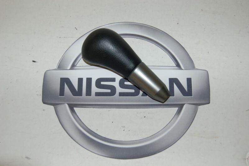 Nissan - maxima 00 01 02 03 -screw-on shift knob - silver bezel