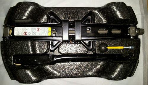 2005-2008 buick lacrosse jack set w/tools 