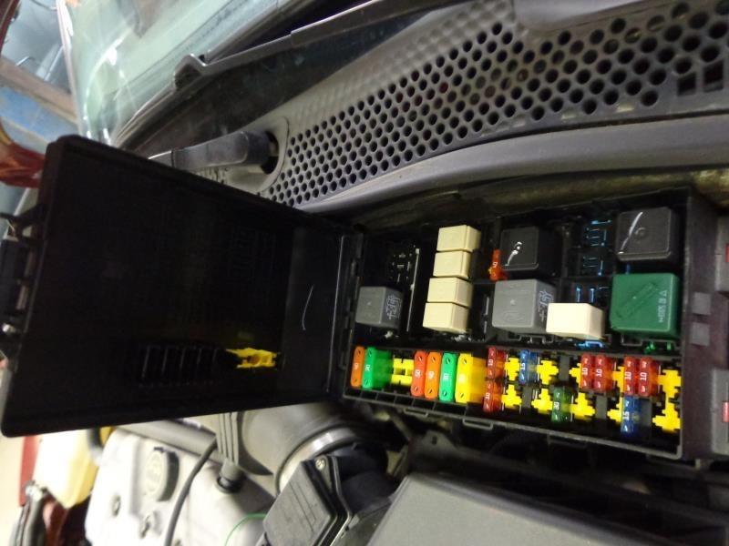 03 focus fuse box 853823