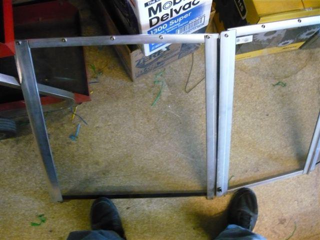 1989 bayliner capri 17' boat windshield glass hinged three pieces