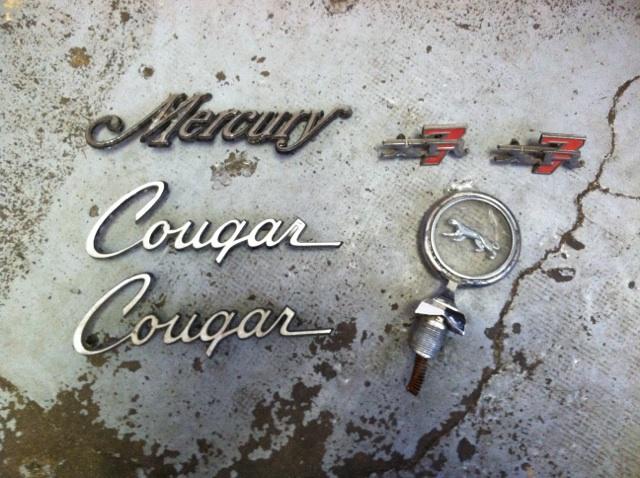 1976 cougar emblems and hood ornament (lot of 6)
