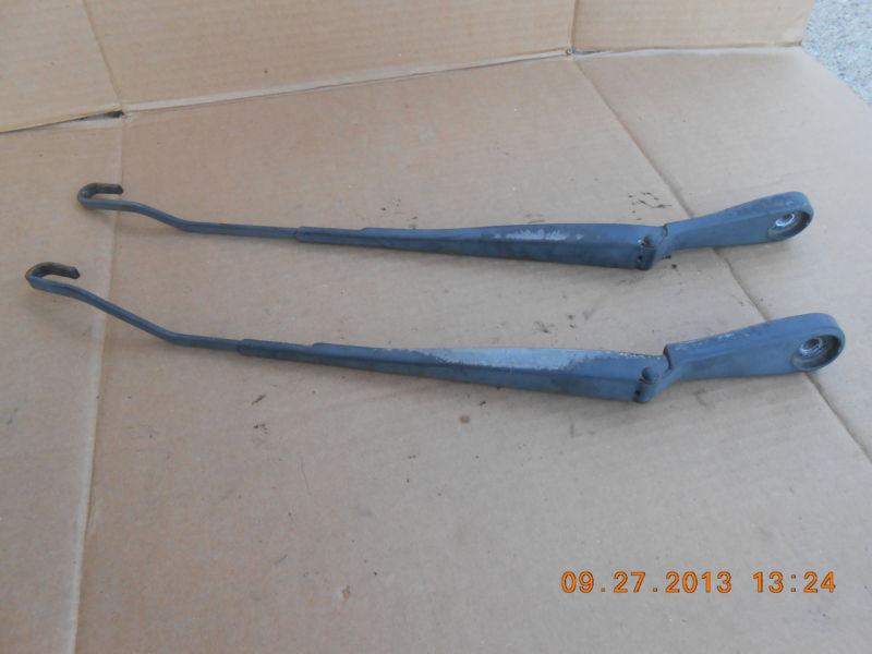 Find 199904 jeep grand cherokee windshield wiper arm set of 2 OEM