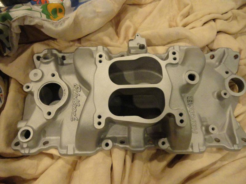 Edelbrock performer #2101 aluminum intake manifold