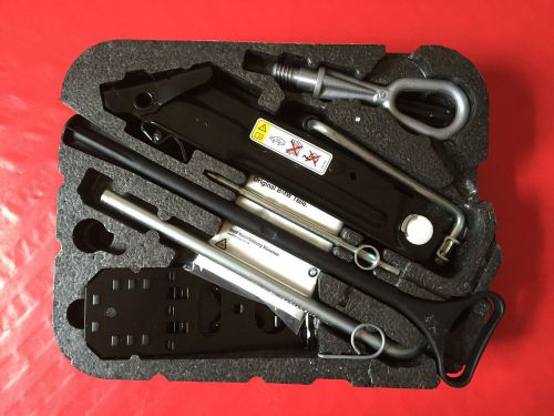2002-2005 mini cooper complete oem  jack and tool kit in excellent condition