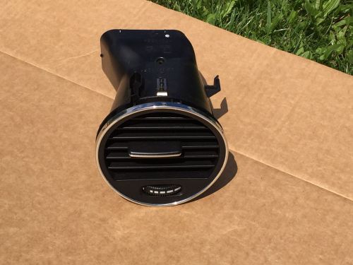 Mercedes-benz cls w219 passanger right side dash board ac air vent grill