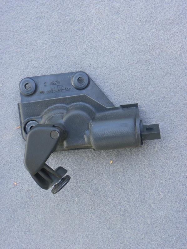Sell 98 Ford Windstar Right Rear Vent Window Motor F68B1630306AG in
