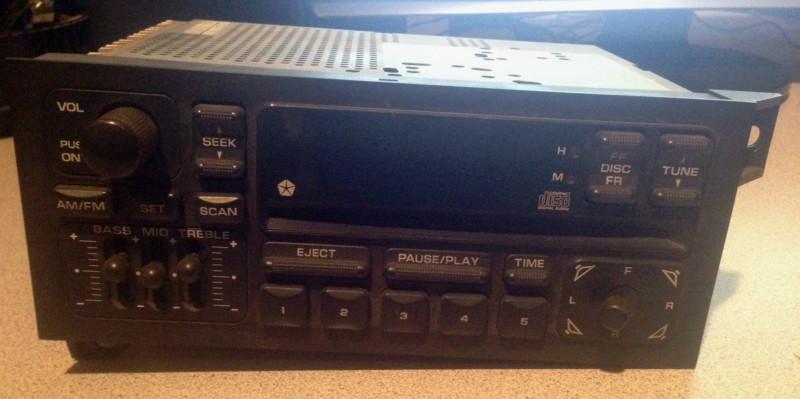 95-01 dodge jeep chrysler radio cd player p4704476 