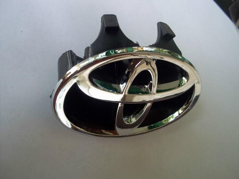 NEW FRONT CHROME GRILLE EMBLEM TOYOTA CAMRY 1997 1998 1999 2000 2001 , US $19.99, image 1