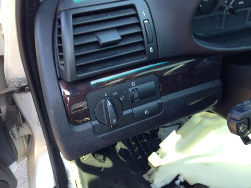 Sell BMW E46 LIGHT CONTROL UNIT FITS MOST E46 THREE SERIES in Attleboro