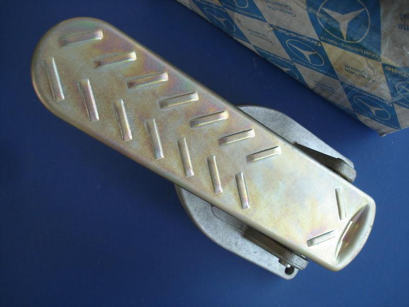 Mercedes benz truck brake pedal 1113 1114 1315 1316 1319 1320 1420 0004300018 