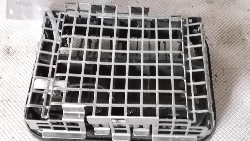 06 07 08 09 mercedes clk350 550 63 209 right passenger rh antenna vent flap