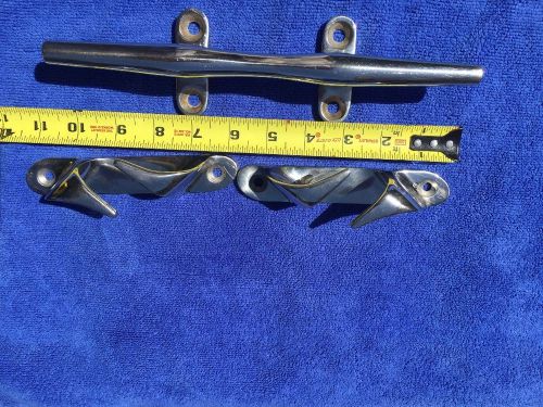 Marine cleat with chocks