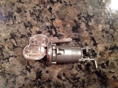 Slightly used alarm switch and spare tire lock with gm keys corvette 70-77