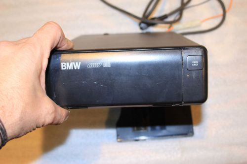 Bmw e32 e34 e36 e38 e31 6 disc cd changer w/magazine 82111467700 88881600284