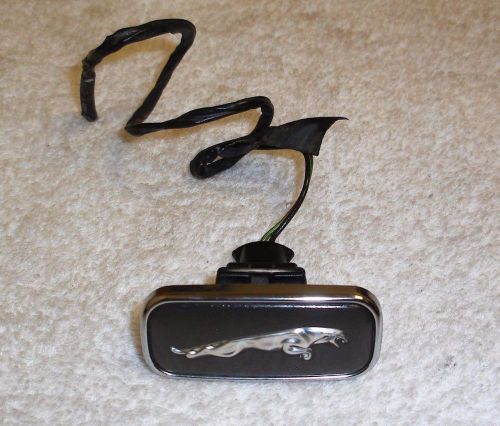 2000 01 02 03 99 1998 jaguar xj8 front fender rh passenger side light emblem oem