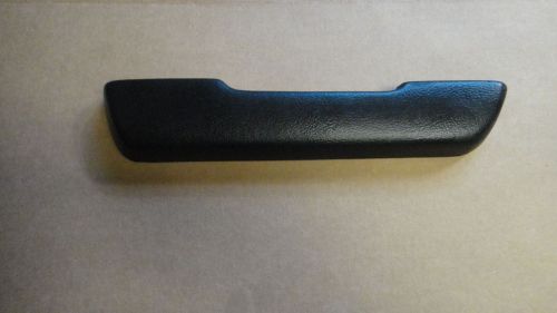 68 69 70 71 72 skylark / cutlass / gto armrest pad drivers side black new