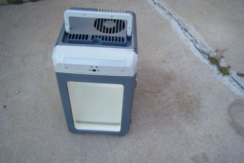 Road pro powered travel cooler/food warmer model rpsf5235