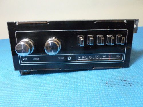Vintage 60&#039;-70&#039;  chrysler car am radio.
