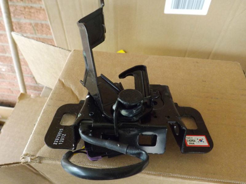 NEW CHEVROLET LATCH OEM Brand New #22829815, US $29.95, image 2