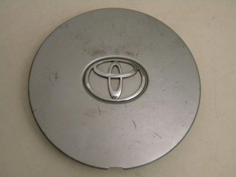 1992-1996 toyota camry wheel center cap hubcap 6.50" wide silver wth emblem 7952