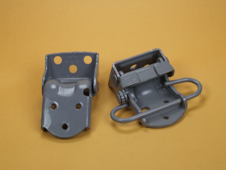 Datsun 620 door hinge set upper lower ( one side )