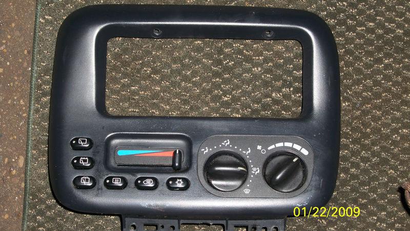 Caravan climate control/radio bezel  "blue plug" p4677215