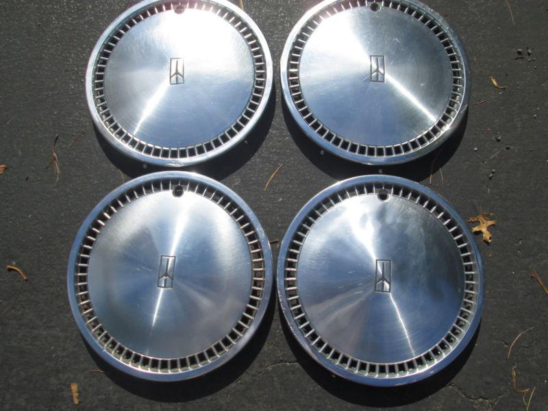 1980 oldsmobile delta 88 regency 98 hubcaps
