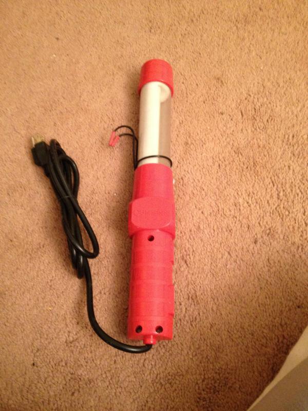 Cummings fluorescent shop light