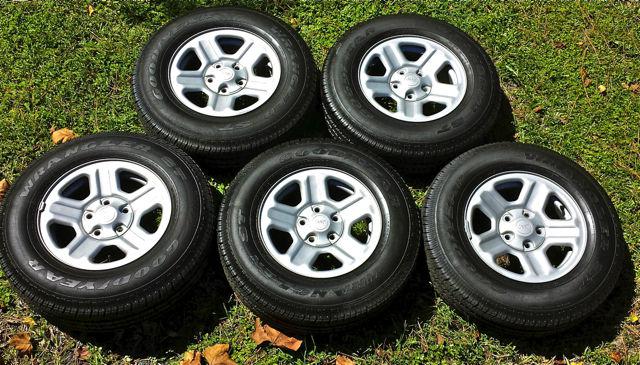 5 jeep wrangler stock wheels and tires