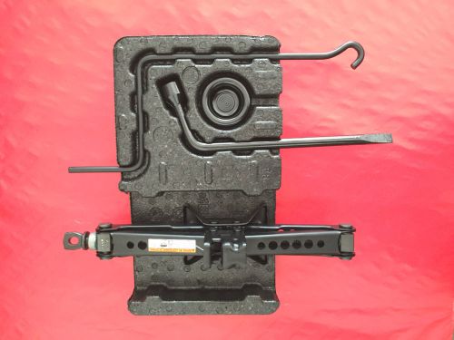 2005-2016 toyota corolla oem jack and tool kit in new condition *new*